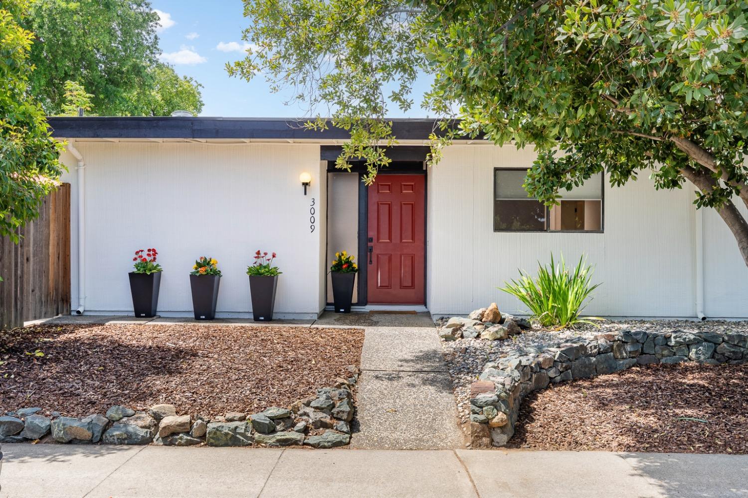 Detail Gallery Image 3 of 48 For 3009 Solito St, Davis,  CA 95616 - 3 Beds | 2 Baths
