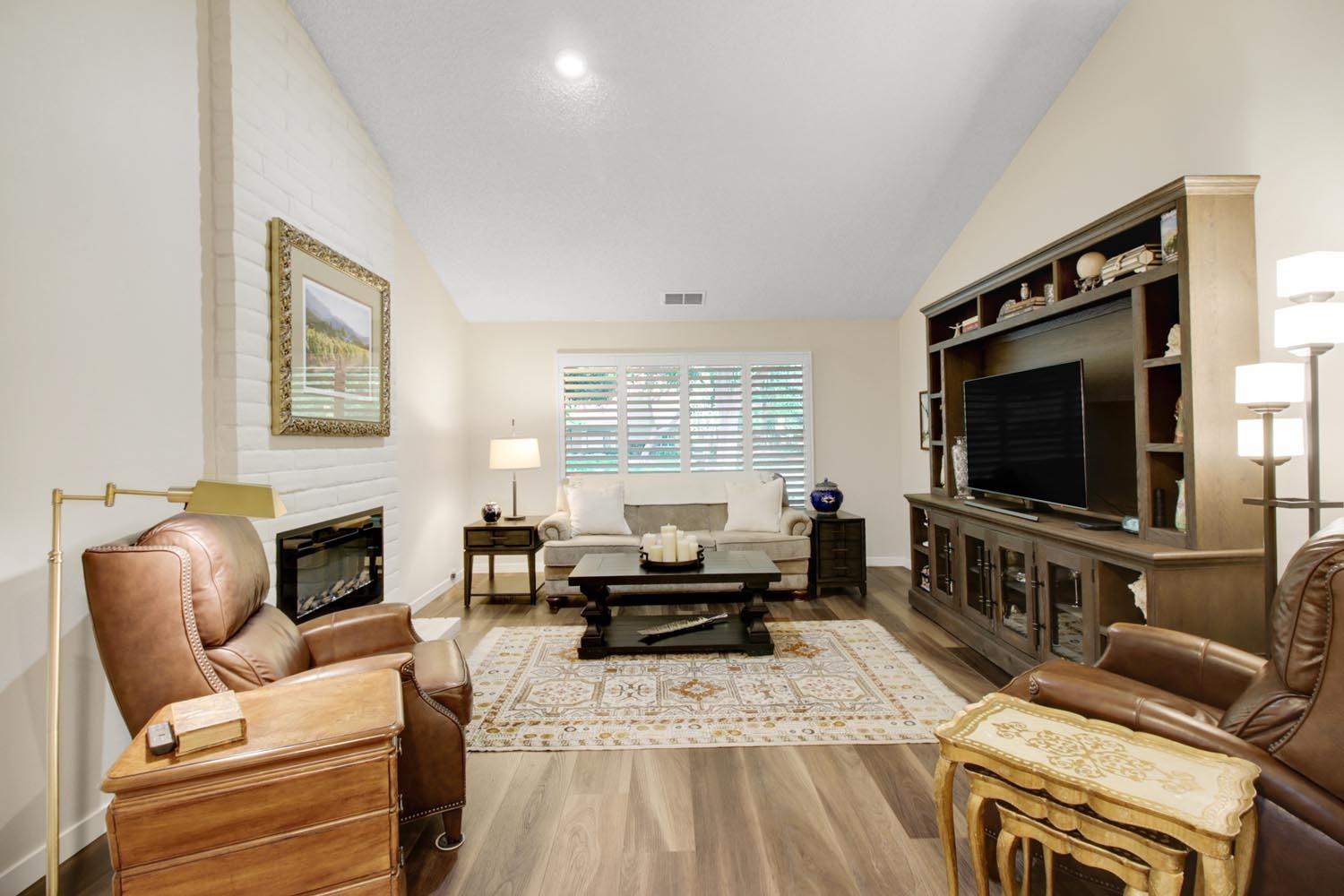 Detail Gallery Image 5 of 31 For 11475 Coloma Rd, Gold River,  CA 95670 - 2 Beds | 2 Baths