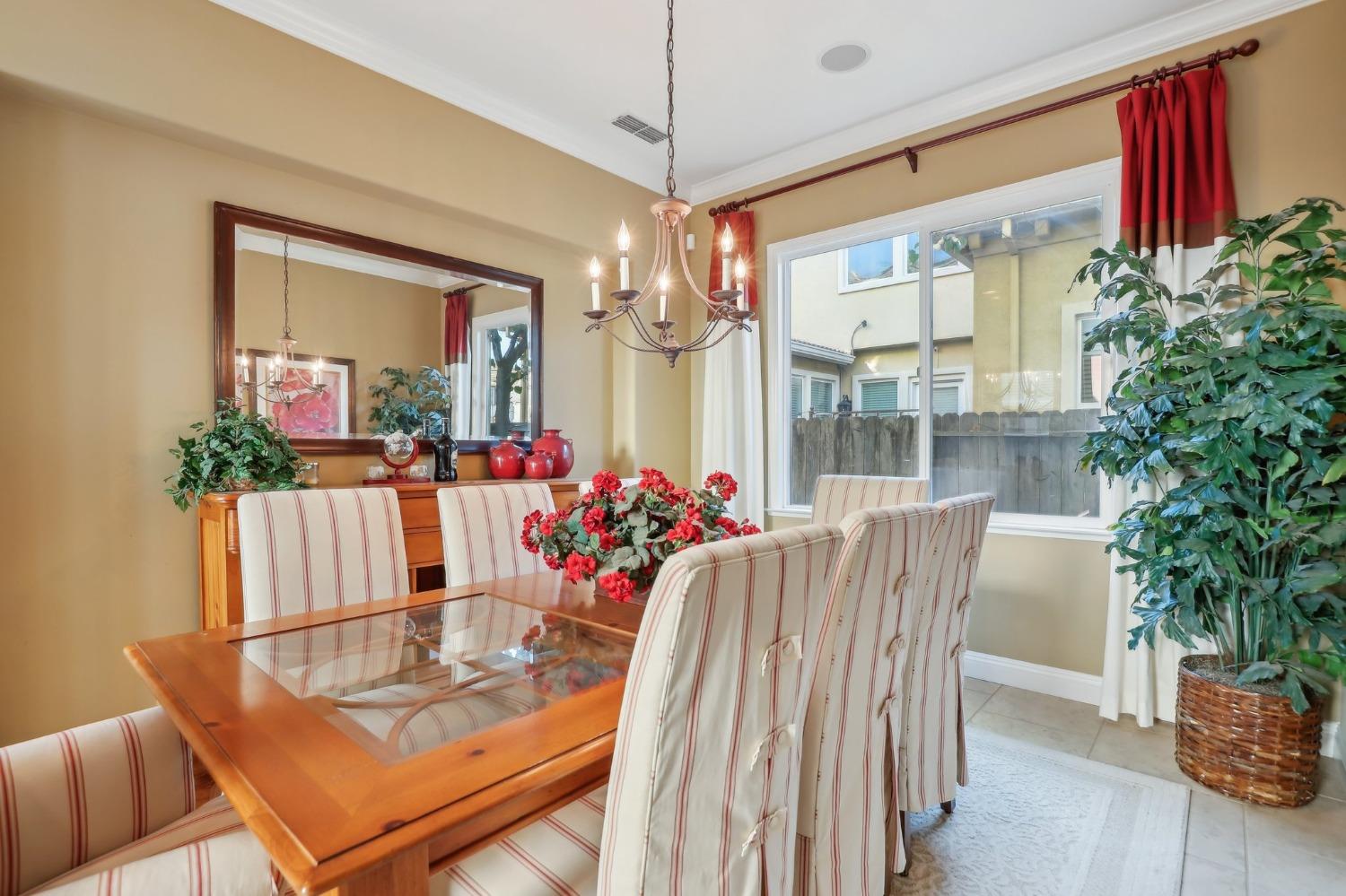 Detail Gallery Image 9 of 58 For 9873 Winkle Cir, Elk Grove,  CA 95757 - 4 Beds | 3/1 Baths