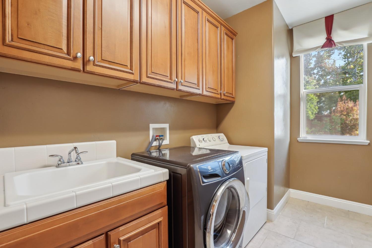 Detail Gallery Image 24 of 58 For 9873 Winkle Cir, Elk Grove,  CA 95757 - 4 Beds | 3/1 Baths