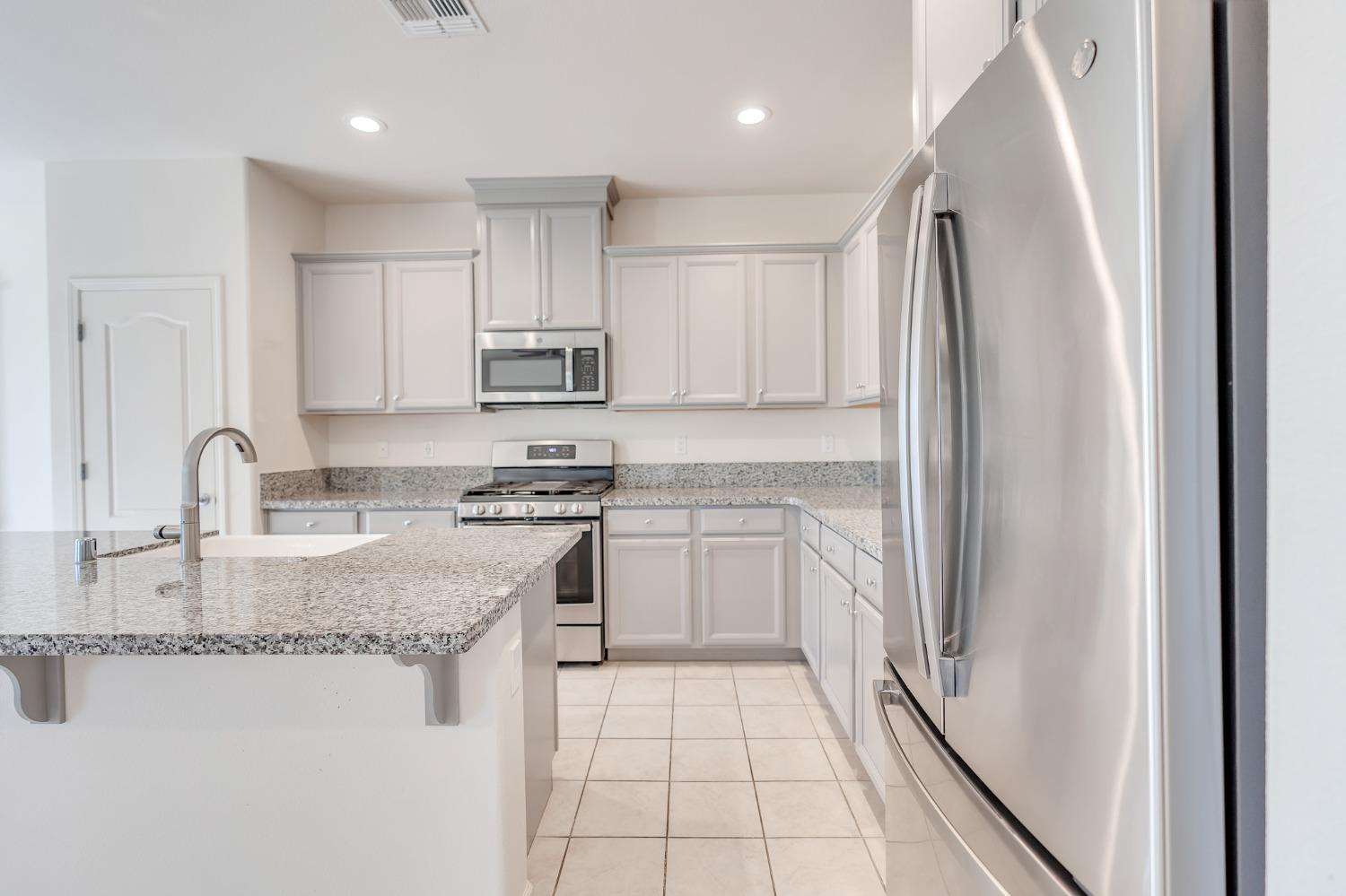 Detail Gallery Image 19 of 66 For 737 Betten St, Los Banos,  CA 93635 - 2 Beds | 2 Baths