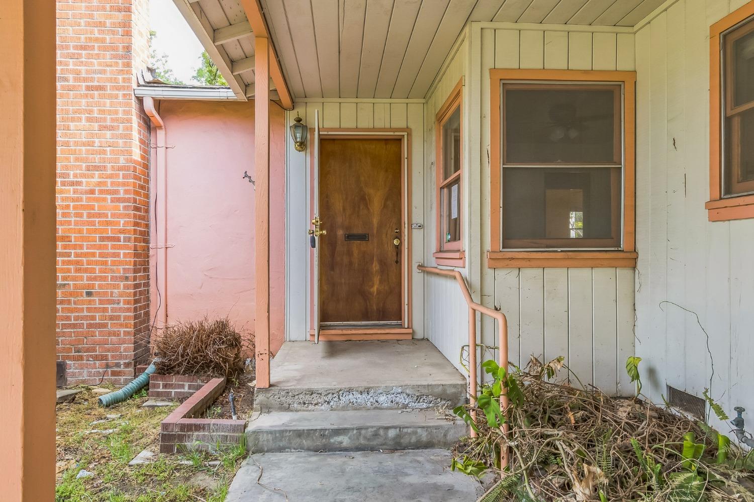 Detail Gallery Image 3 of 30 For 1232 Wellesley Ave, Modesto,  CA 95350 - 3 Beds | 2/1 Baths