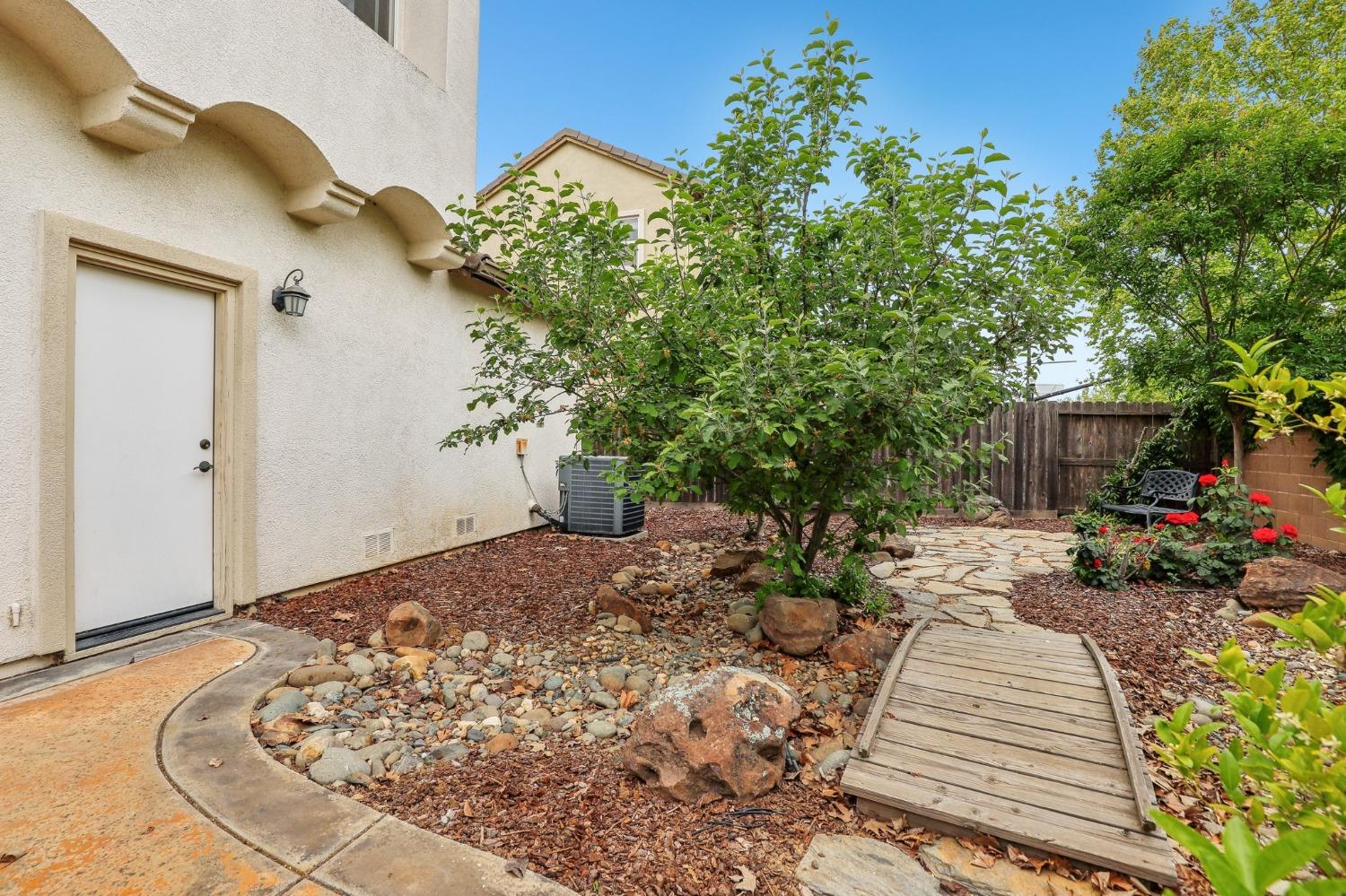 Detail Gallery Image 49 of 58 For 9873 Winkle Cir, Elk Grove,  CA 95757 - 4 Beds | 3/1 Baths
