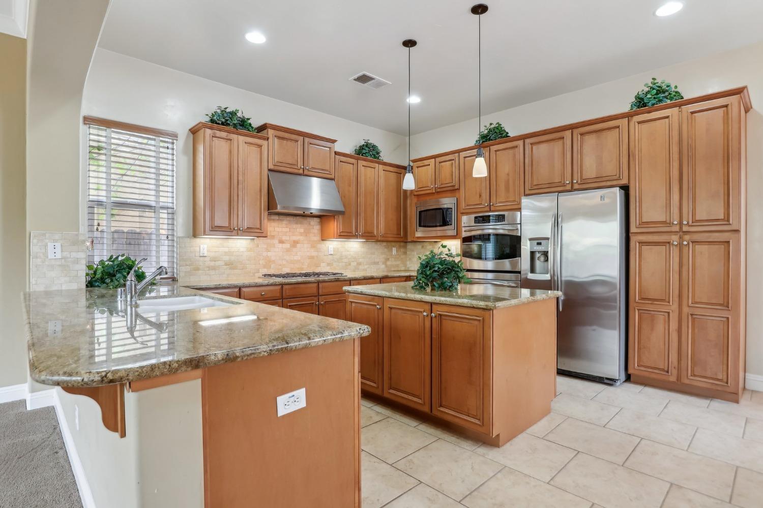 Detail Gallery Image 18 of 58 For 9873 Winkle Cir, Elk Grove,  CA 95757 - 4 Beds | 3/1 Baths
