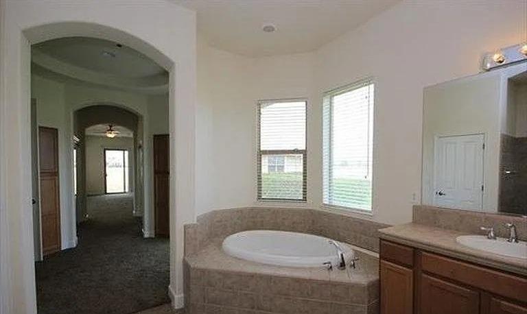 Martingale Court, Wilton, California image 18