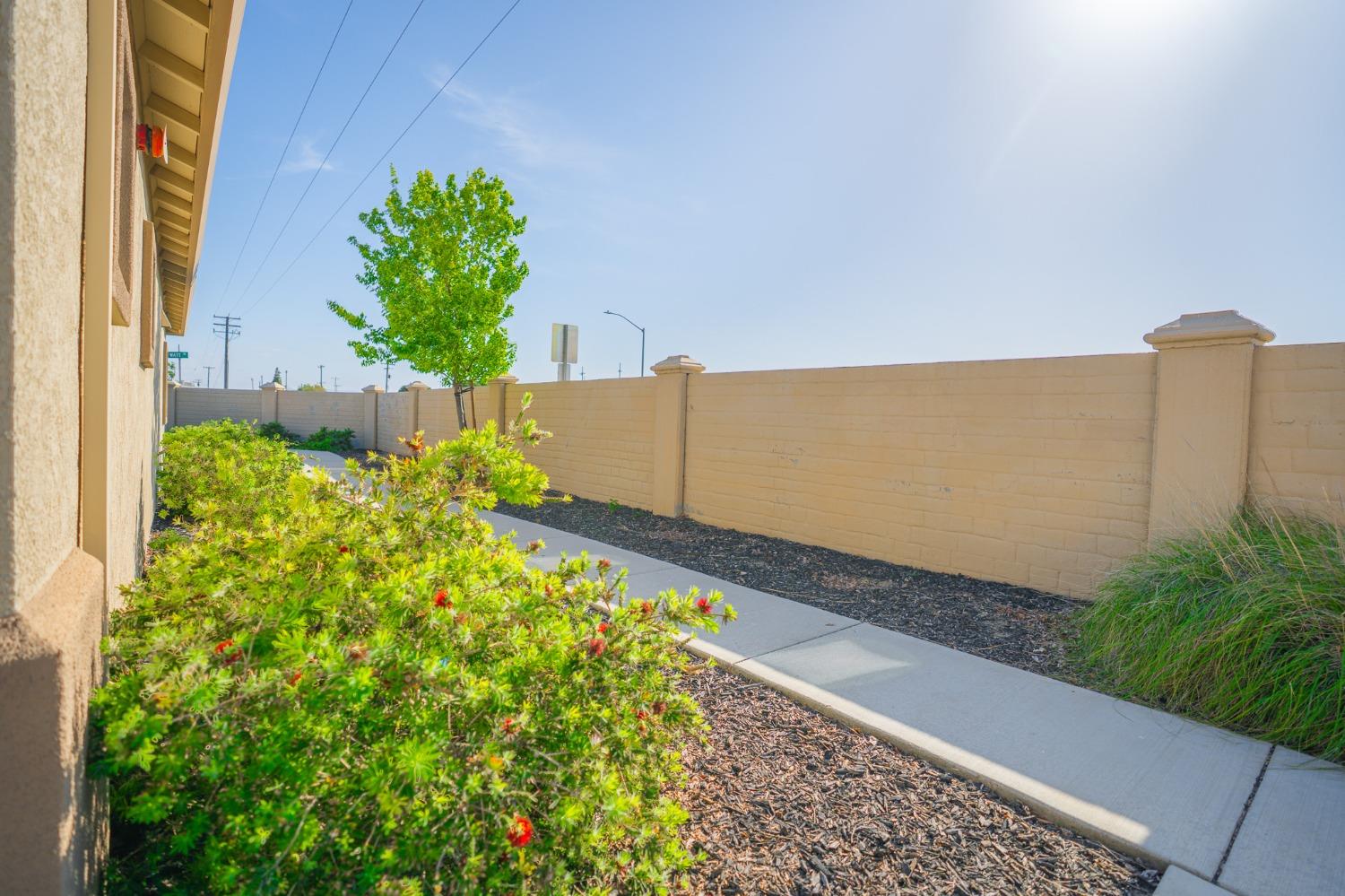 Detail Gallery Image 6 of 66 For 737 Betten St, Los Banos,  CA 93635 - 2 Beds | 2 Baths