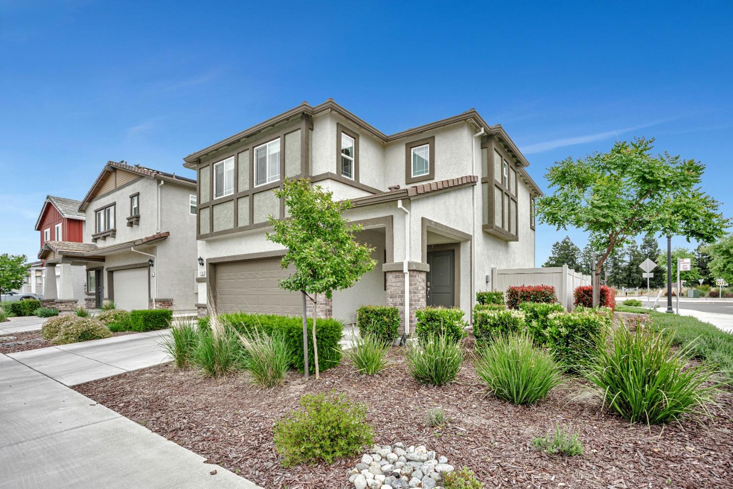 Detail Gallery Image 1 of 1 For 1570 Bridgegate Way, Sacramento,  CA 95834 - 4 Beds | 2/1 Baths