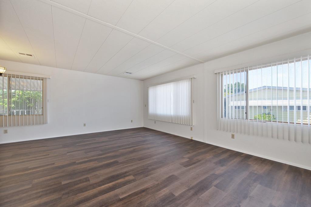 Detail Gallery Image 8 of 35 For 163 Rimma Way, Roseville,  CA 95661 - 2 Beds | 2 Baths
