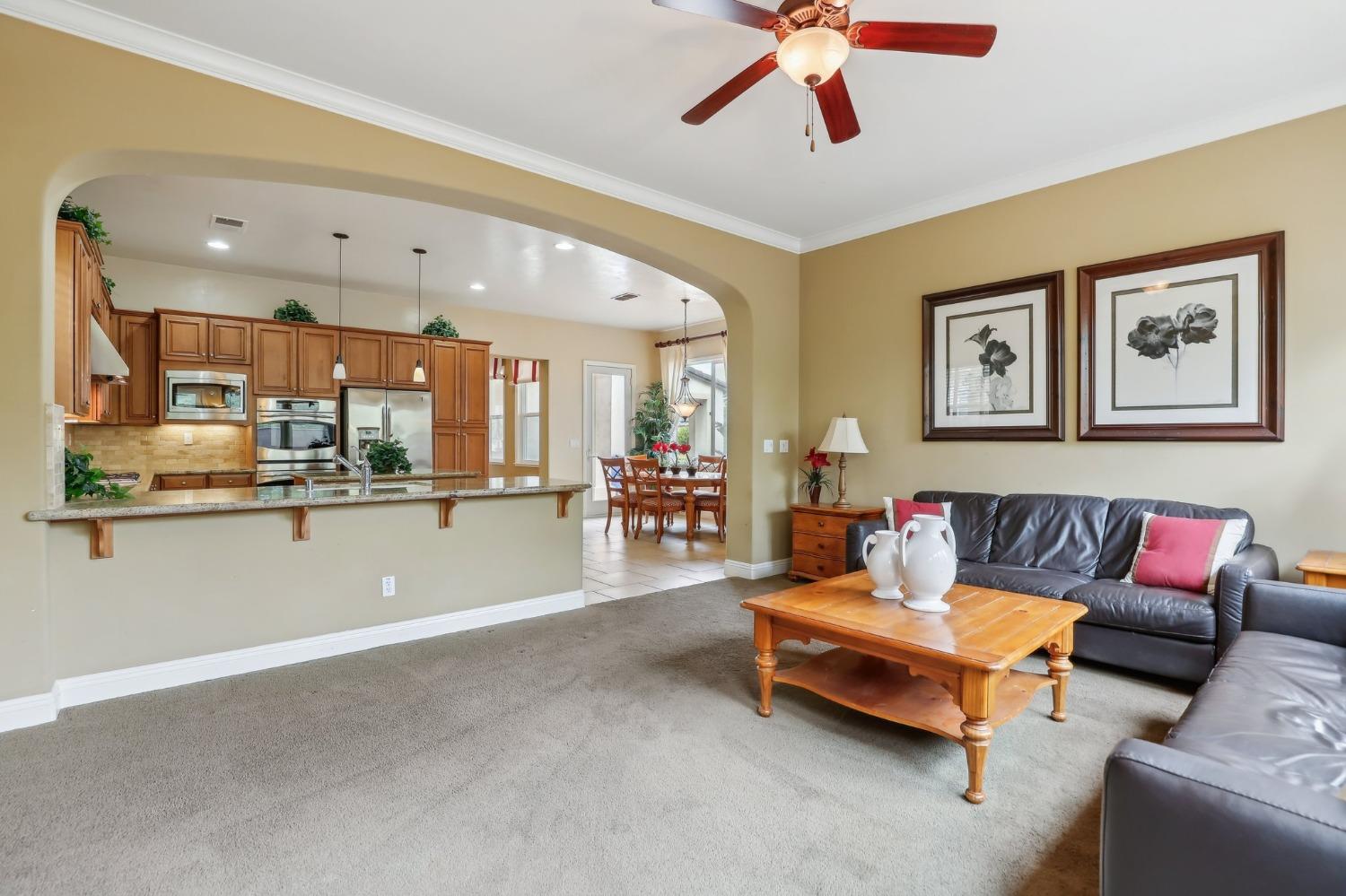 Detail Gallery Image 14 of 58 For 9873 Winkle Cir, Elk Grove,  CA 95757 - 4 Beds | 3/1 Baths
