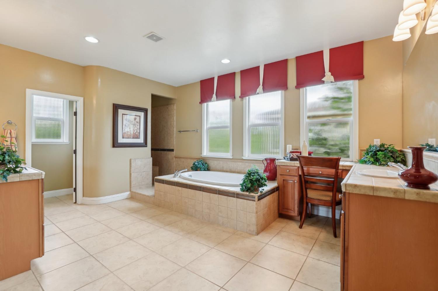 Detail Gallery Image 35 of 58 For 9873 Winkle Cir, Elk Grove,  CA 95757 - 4 Beds | 3/1 Baths
