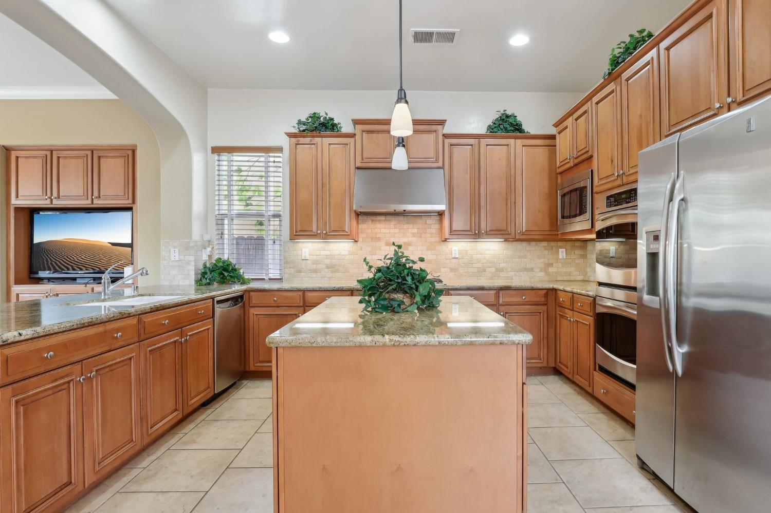 Detail Gallery Image 17 of 58 For 9873 Winkle Cir, Elk Grove,  CA 95757 - 4 Beds | 3/1 Baths