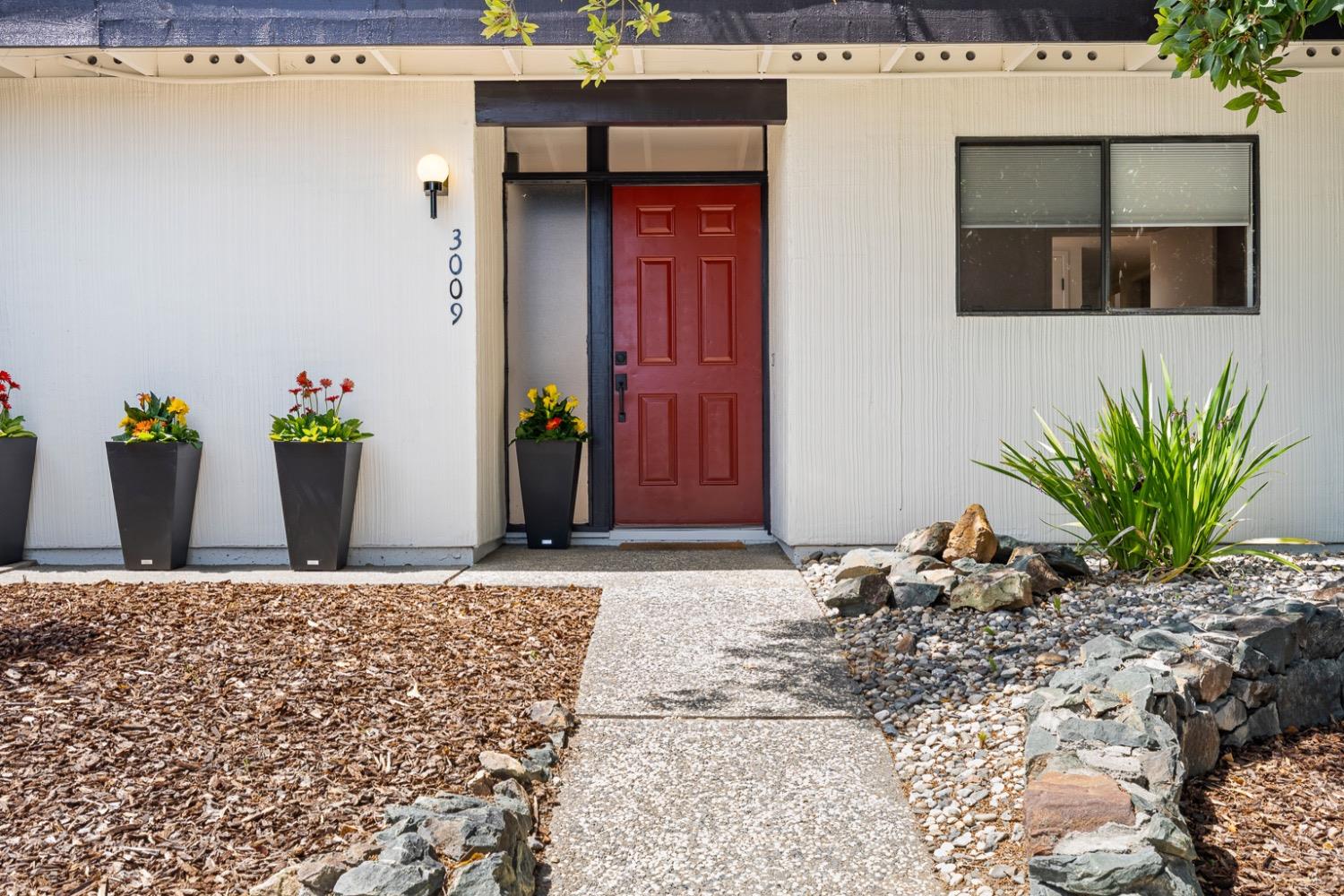 Detail Gallery Image 4 of 48 For 3009 Solito St, Davis,  CA 95616 - 3 Beds | 2 Baths
