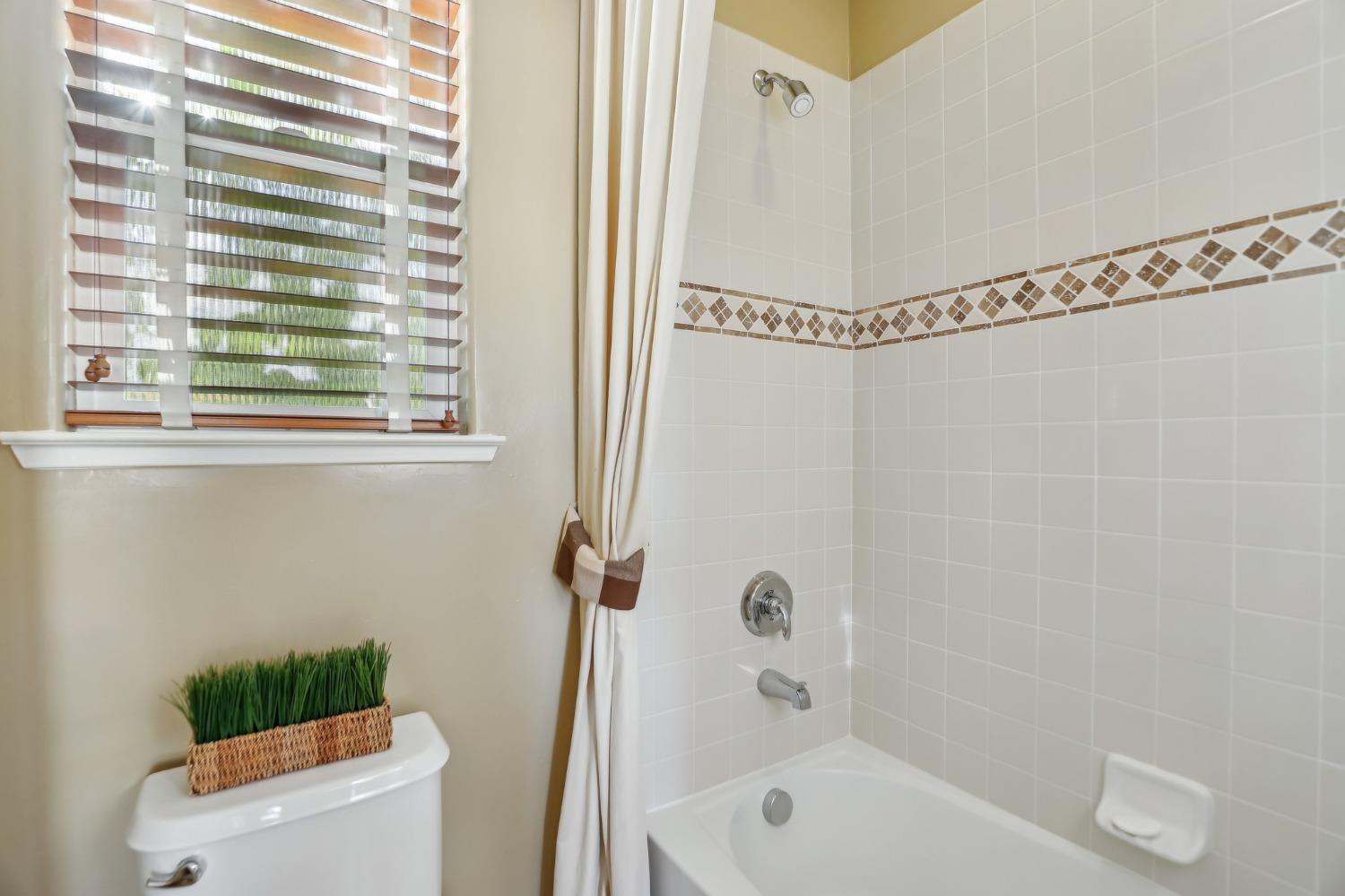 Detail Gallery Image 30 of 58 For 9873 Winkle Cir, Elk Grove,  CA 95757 - 4 Beds | 3/1 Baths