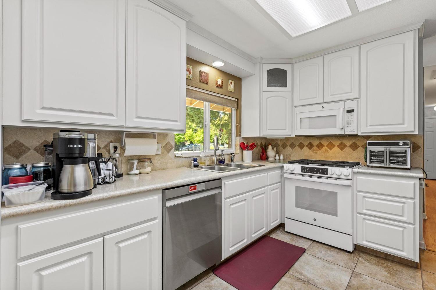 Detail Gallery Image 11 of 75 For 4361 Dresser Rd, Yuba City,  CA 95993 - 4 Beds | 3 Baths