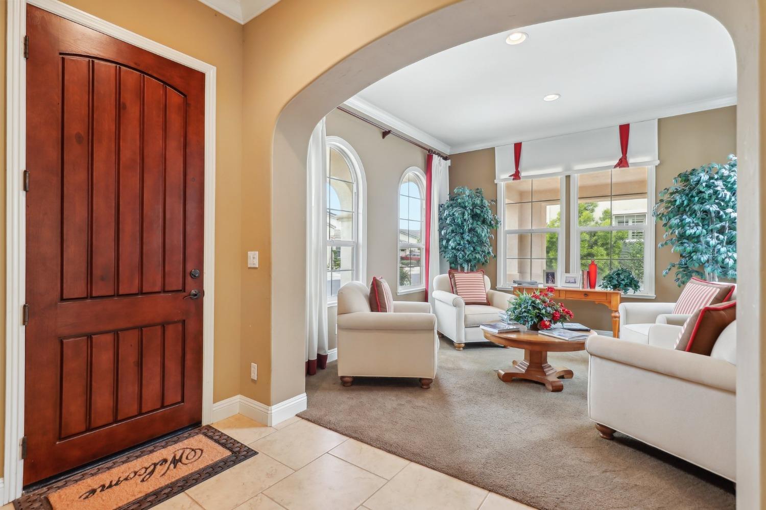 Detail Gallery Image 6 of 58 For 9873 Winkle Cir, Elk Grove,  CA 95757 - 4 Beds | 3/1 Baths