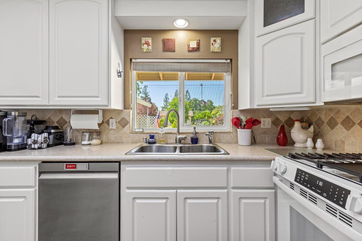 Detail Gallery Image 10 of 75 For 4361 Dresser Rd, Yuba City,  CA 95993 - 4 Beds | 3 Baths