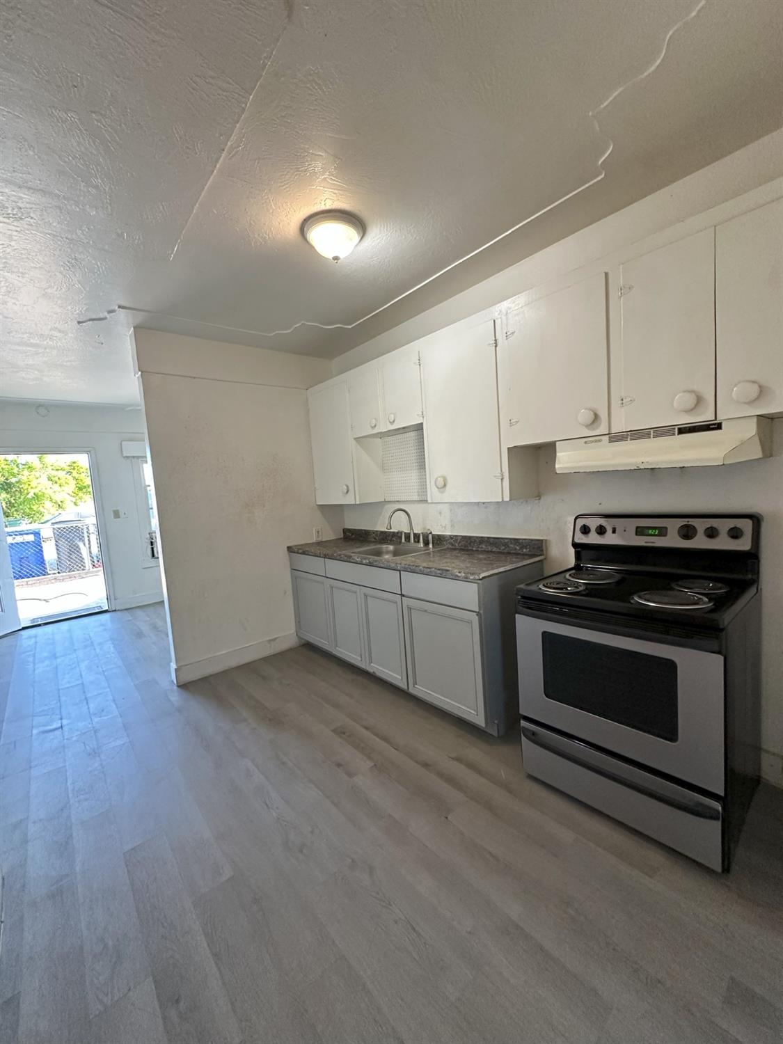 Detail Gallery Image 15 of 17 For 1236 Vito Ave, Modesto,  CA 95351 - 3 Beds | 4 Baths