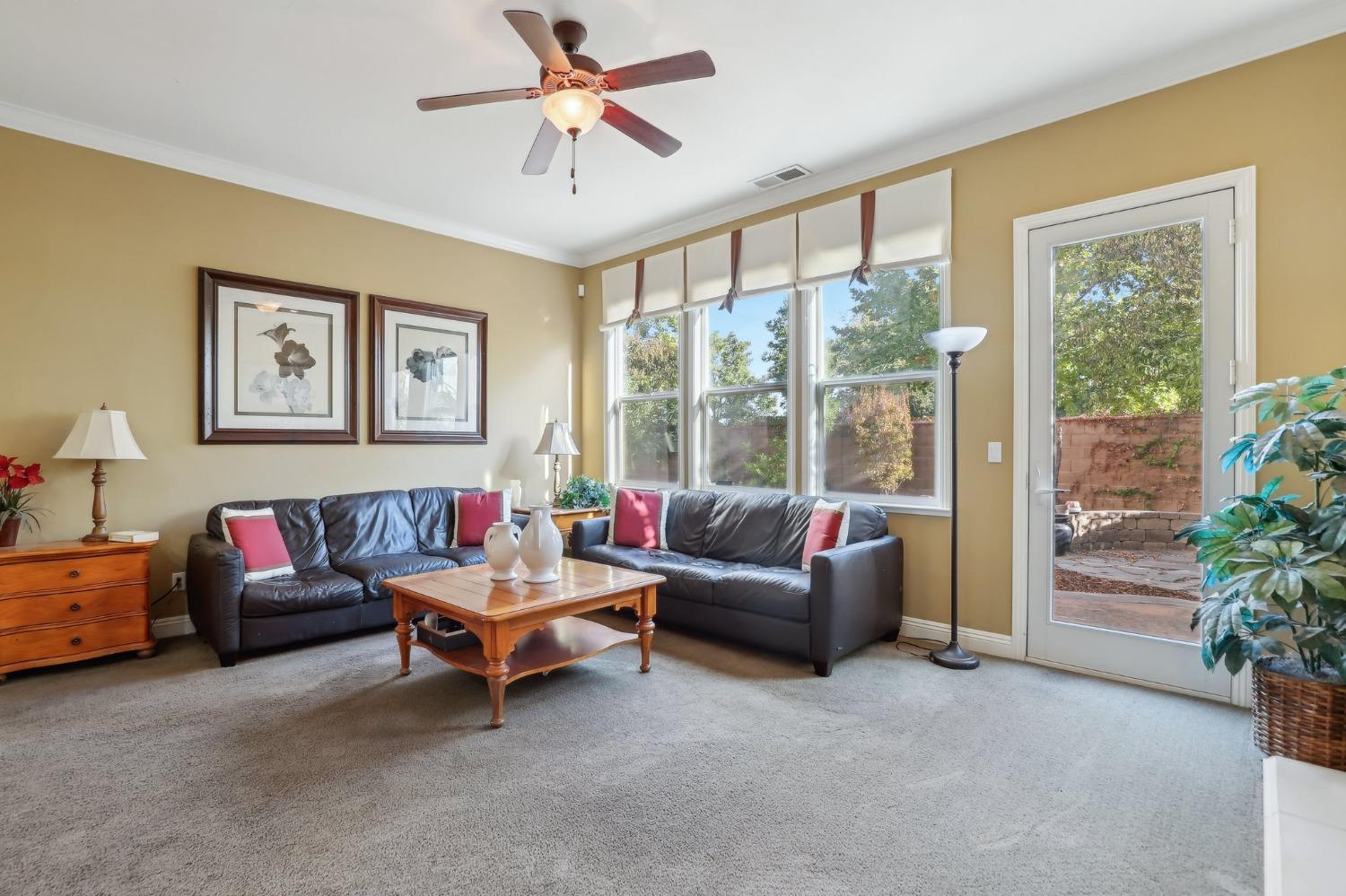 Detail Gallery Image 13 of 58 For 9873 Winkle Cir, Elk Grove,  CA 95757 - 4 Beds | 3/1 Baths