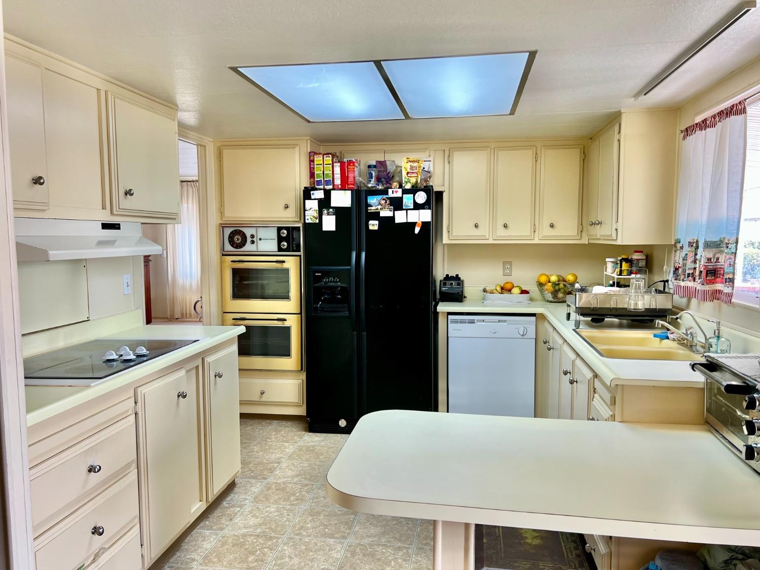 Detail Gallery Image 7 of 22 For 1150 W Winton Ave 221, Hayward,  CA 94545 - 2 Beds | 2 Baths