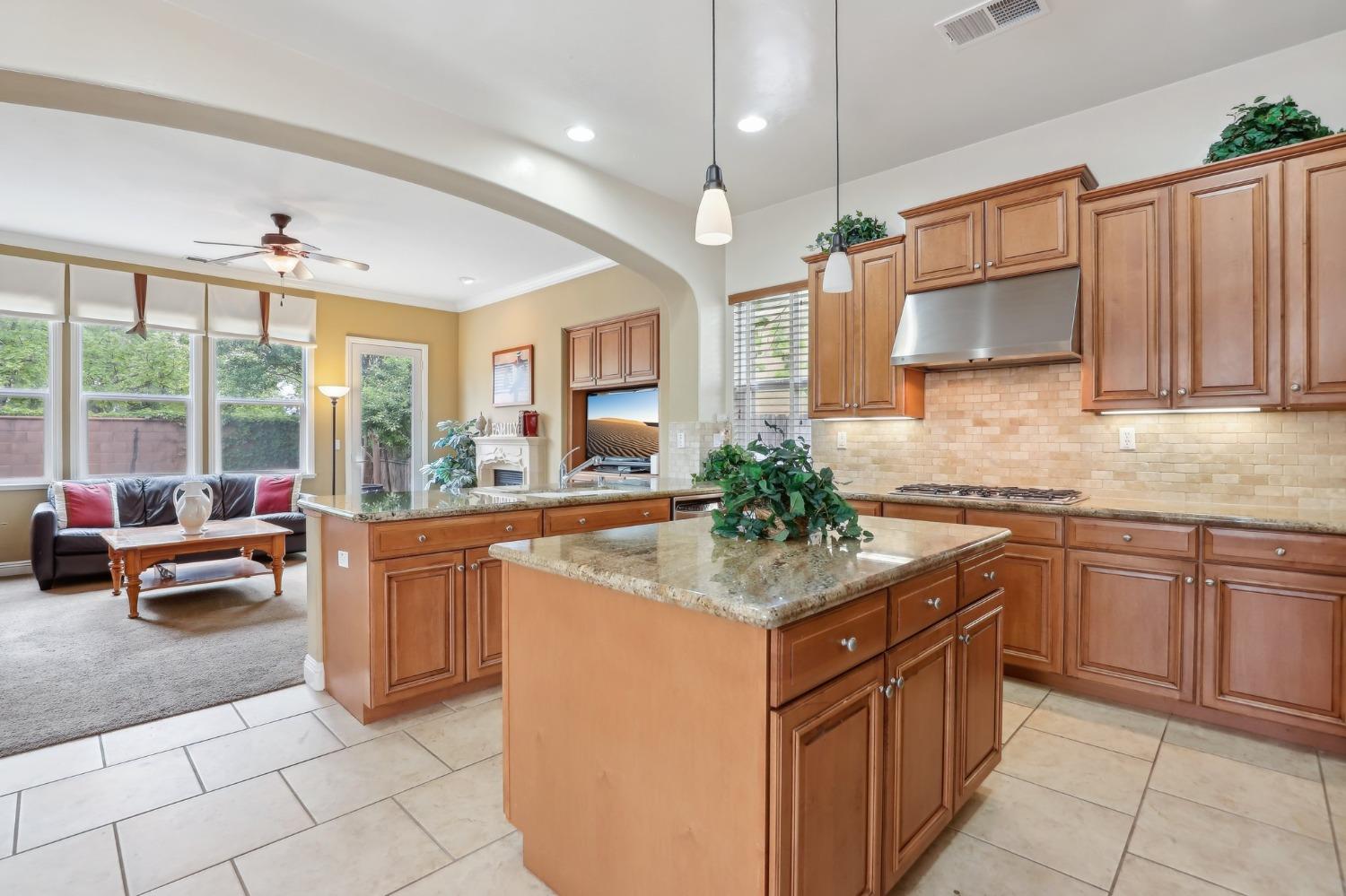 Detail Gallery Image 16 of 58 For 9873 Winkle Cir, Elk Grove,  CA 95757 - 4 Beds | 3/1 Baths