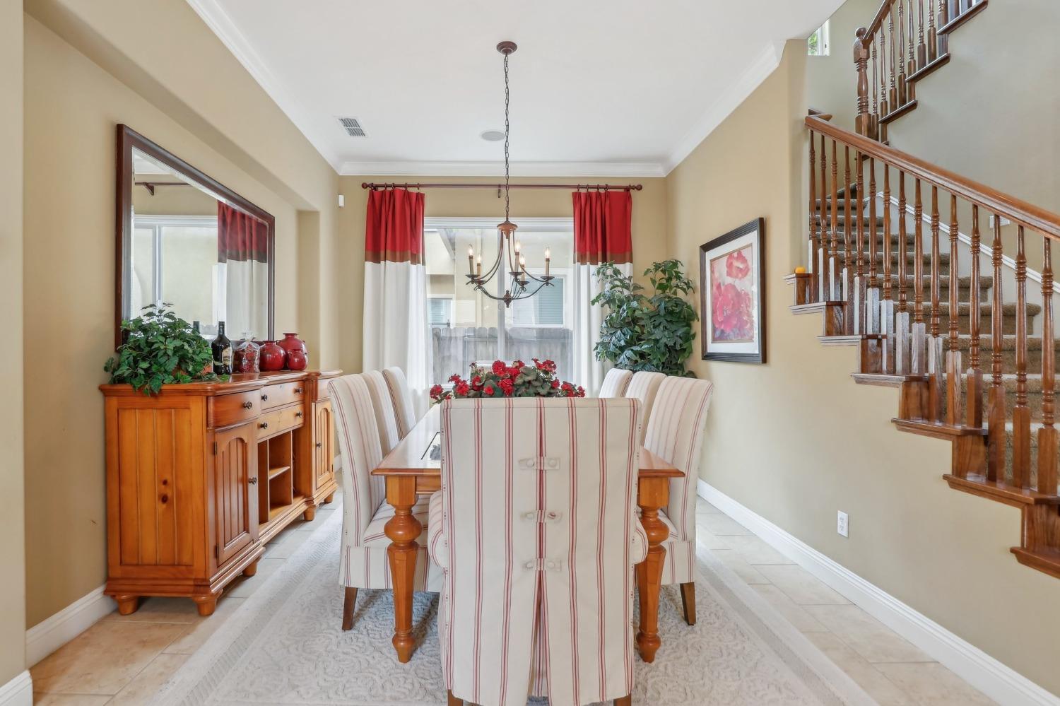 Detail Gallery Image 11 of 58 For 9873 Winkle Cir, Elk Grove,  CA 95757 - 4 Beds | 3/1 Baths