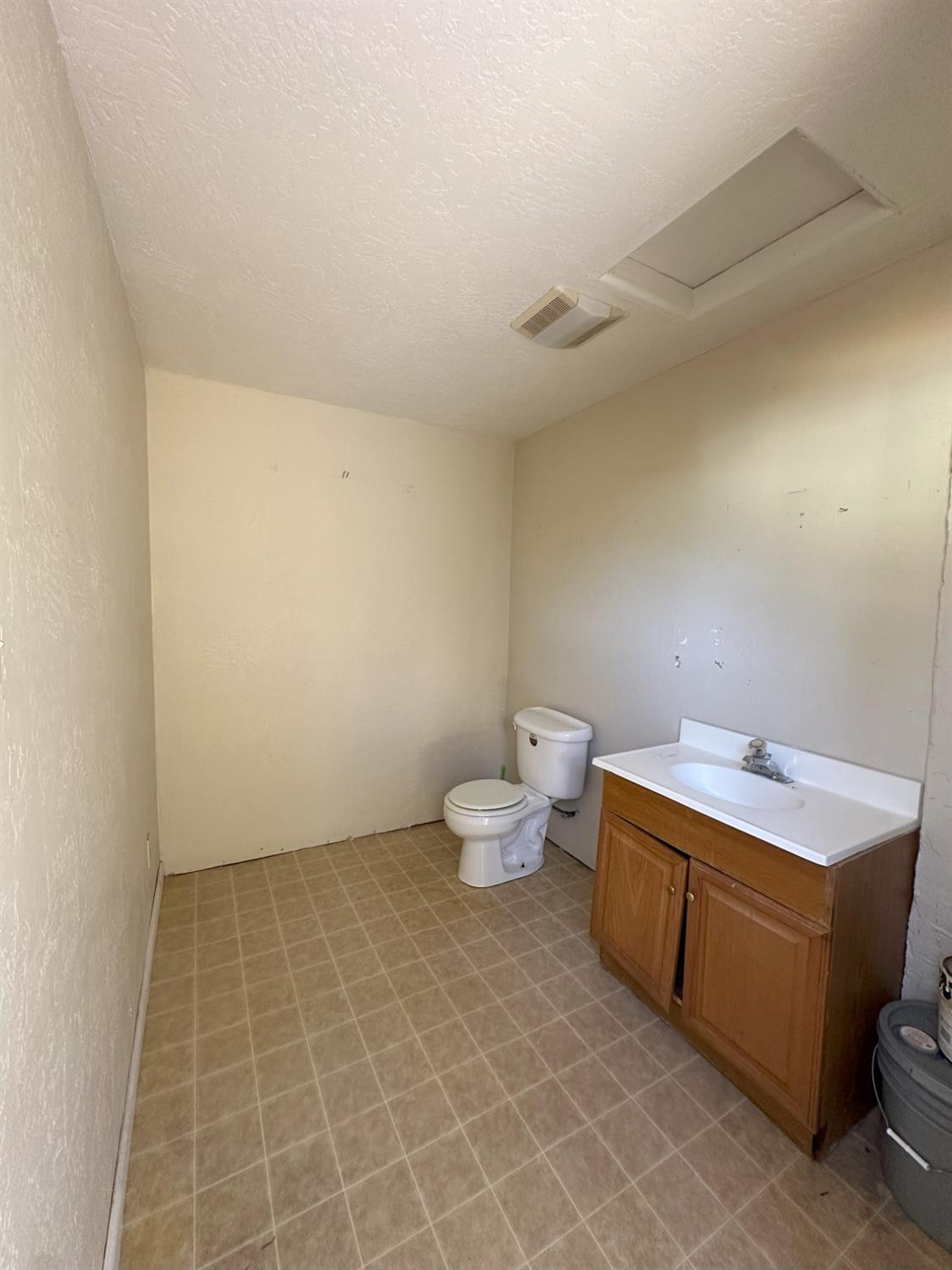 Detail Gallery Image 8 of 17 For 1236 Vito Ave, Modesto,  CA 95351 - 3 Beds | 4 Baths