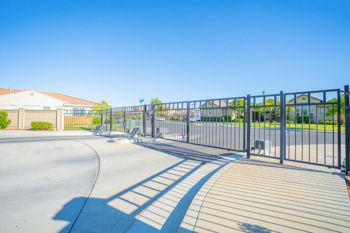 Detail Gallery Image 43 of 66 For 737 Betten St, Los Banos,  CA 93635 - 2 Beds | 2 Baths