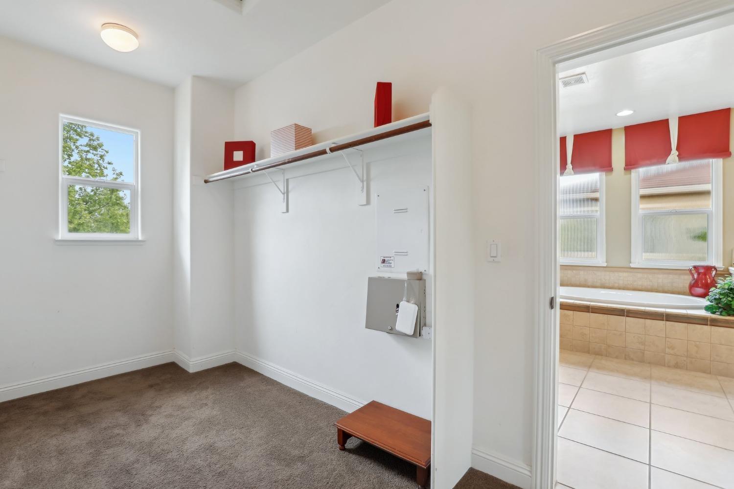 Detail Gallery Image 40 of 58 For 9873 Winkle Cir, Elk Grove,  CA 95757 - 4 Beds | 3/1 Baths