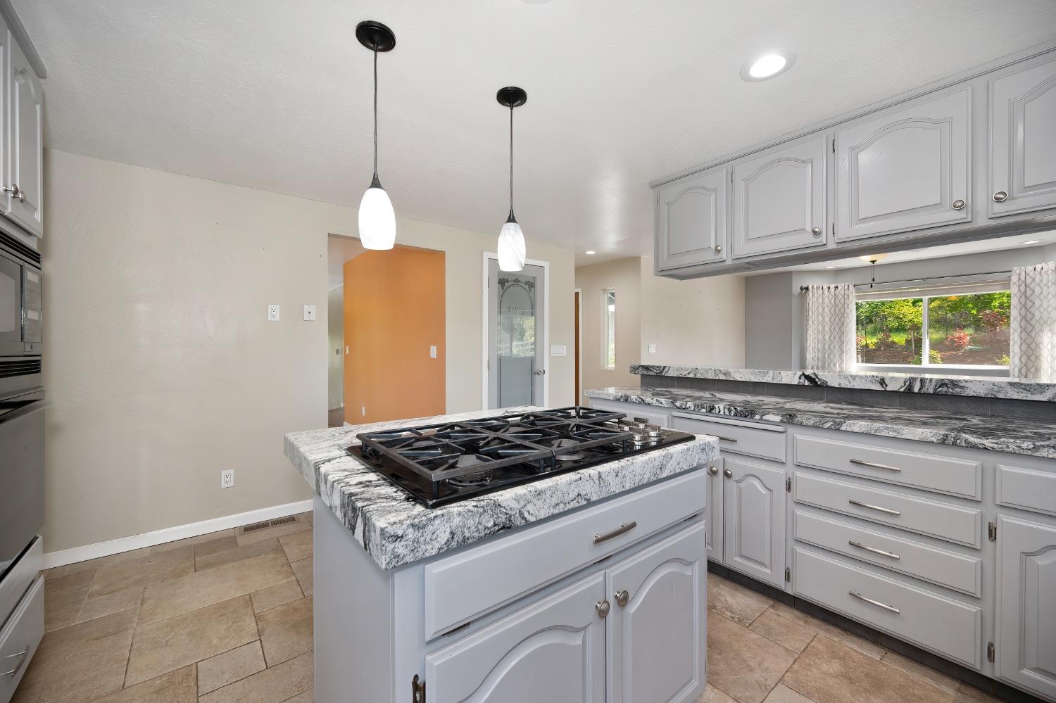 Detail Gallery Image 7 of 73 For 285 Fairidge Dr, Applegate,  CA 95703 - 4 Beds | 2/1 Baths