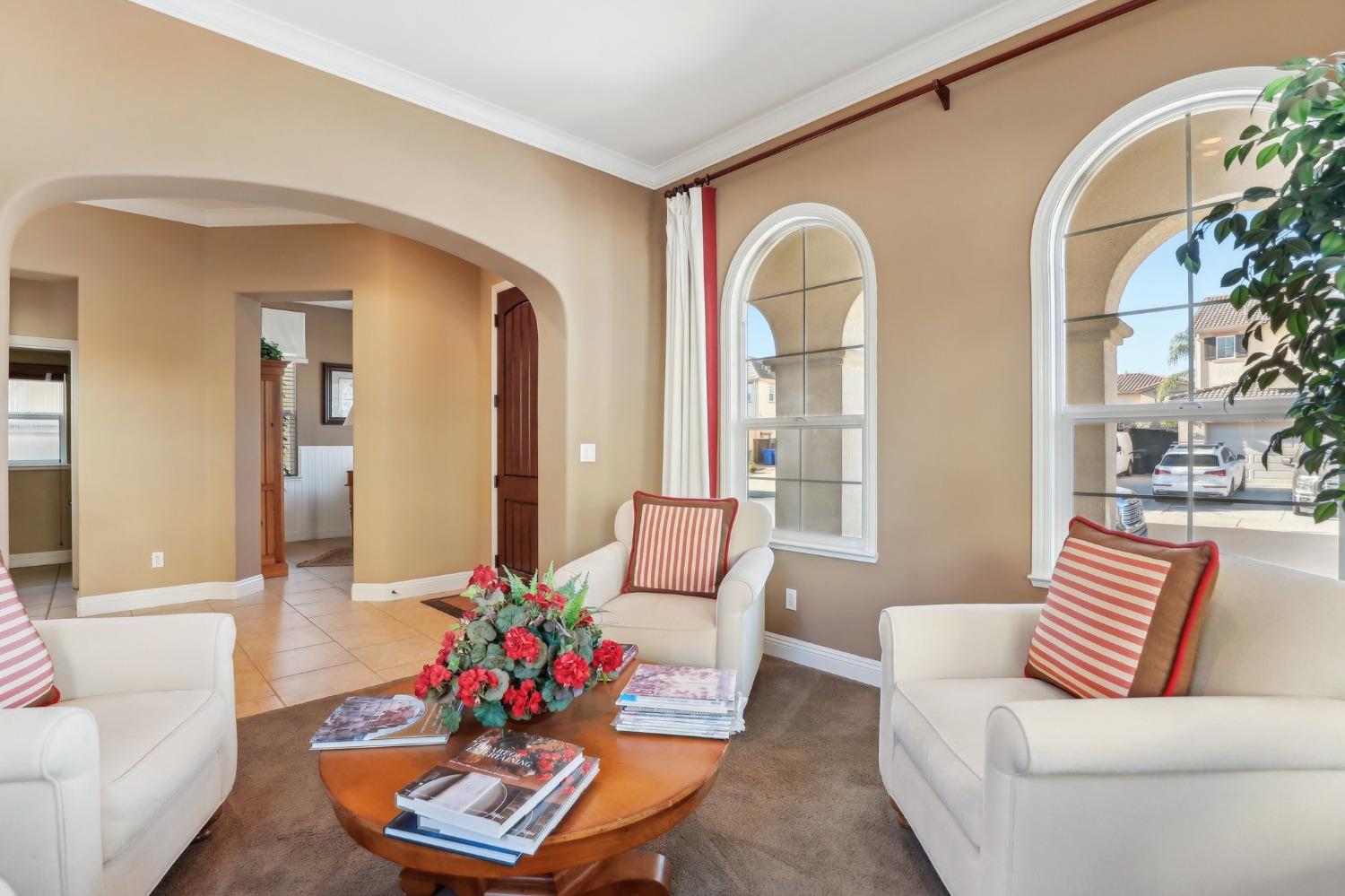 Detail Gallery Image 4 of 58 For 9873 Winkle Cir, Elk Grove,  CA 95757 - 4 Beds | 3/1 Baths