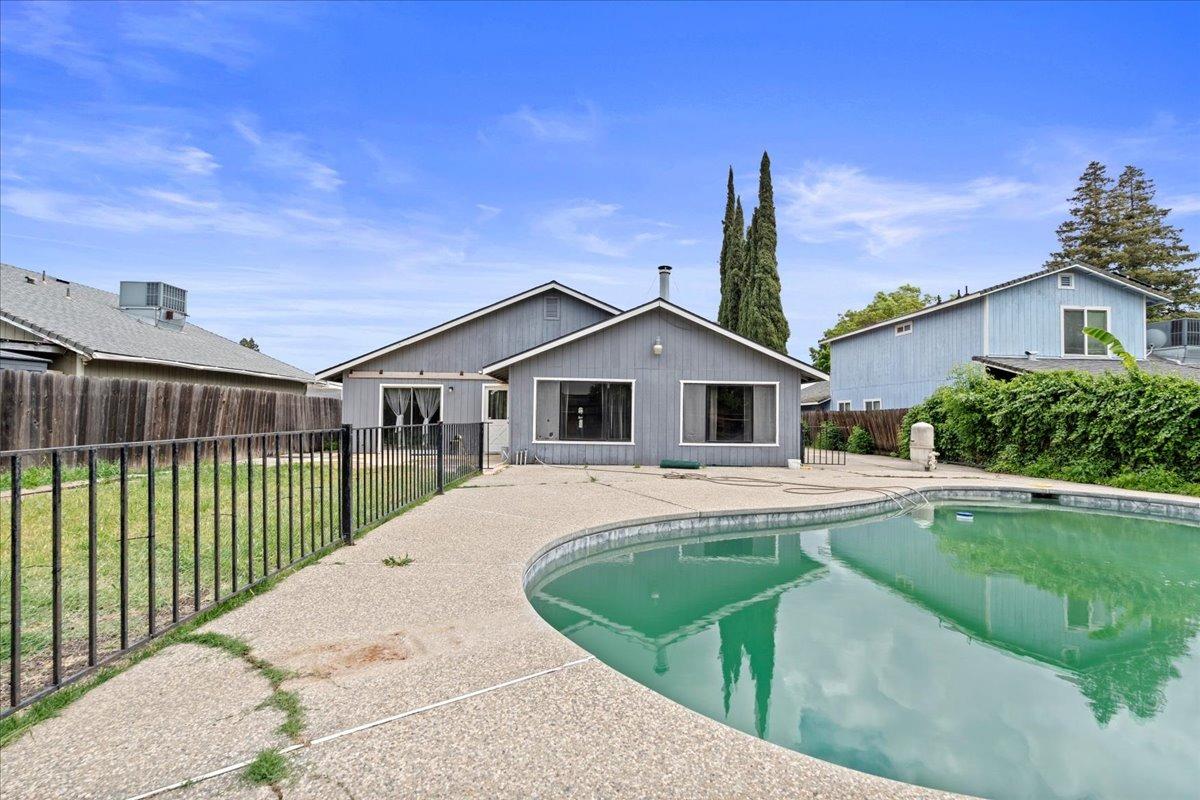 Damian Court, Stockton, California image 22