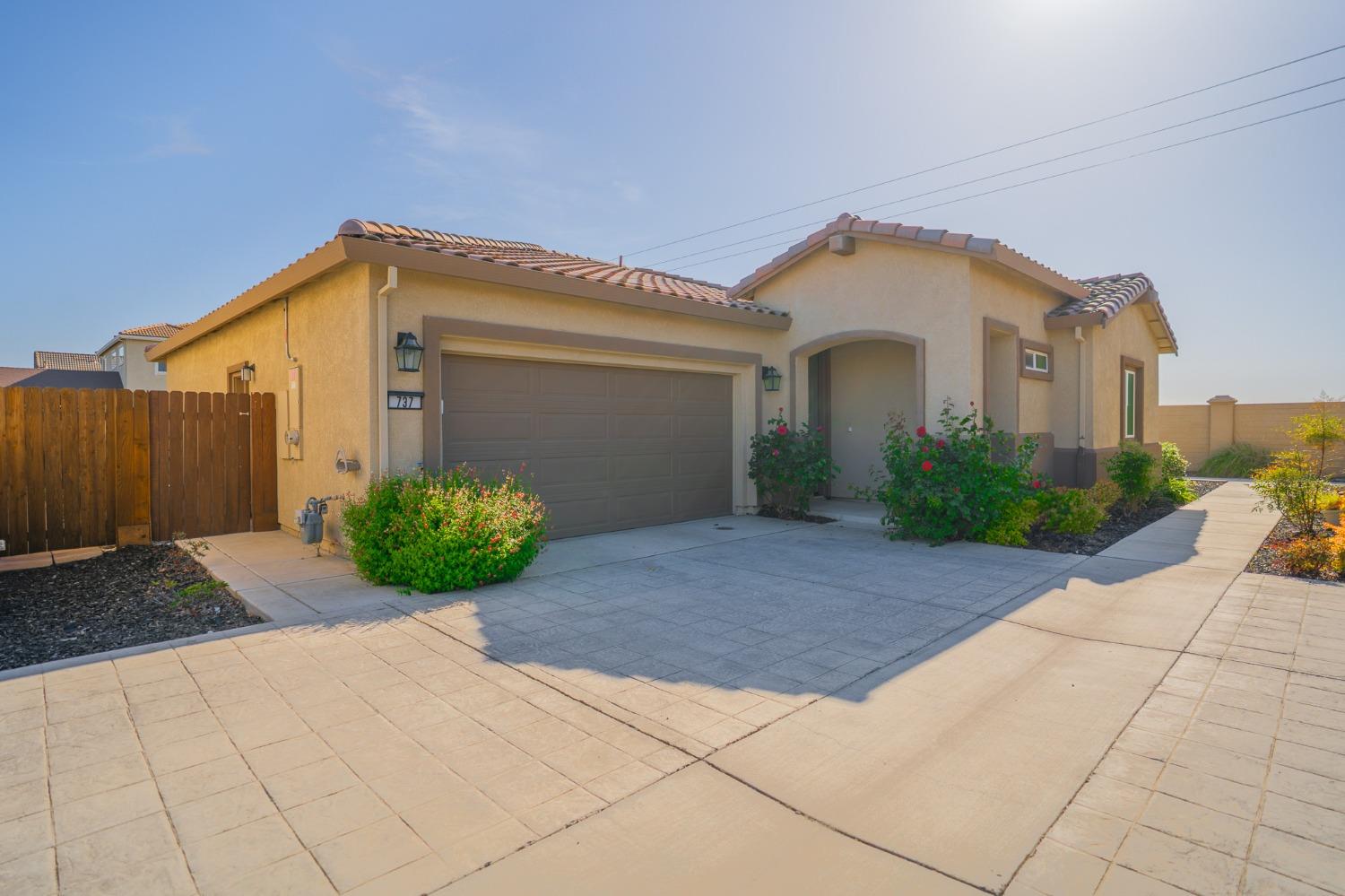 Detail Gallery Image 2 of 66 For 737 Betten St, Los Banos,  CA 93635 - 2 Beds | 2 Baths
