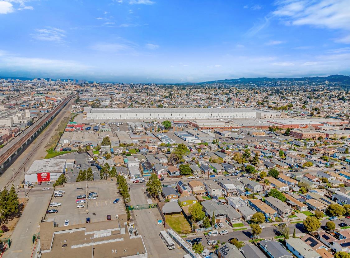 Detail Gallery Image 3 of 4 For 1101 60th Ave, Oakland,  CA 94621 - – Beds | – Baths