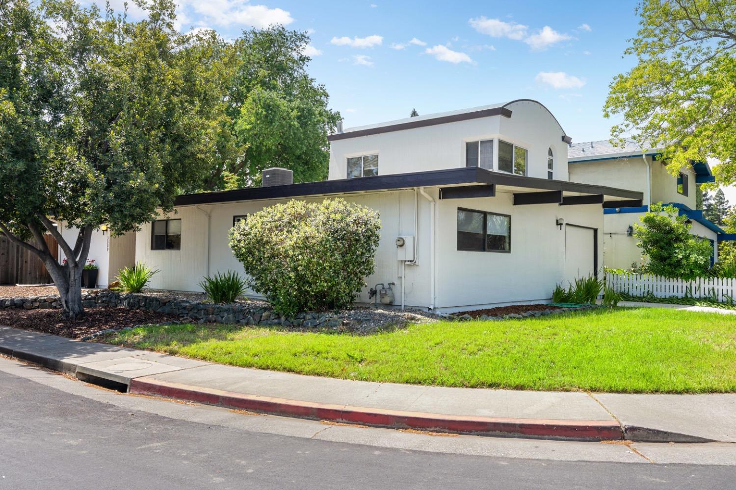 Detail Gallery Image 1 of 48 For 3009 Solito St, Davis,  CA 95616 - 3 Beds | 2 Baths