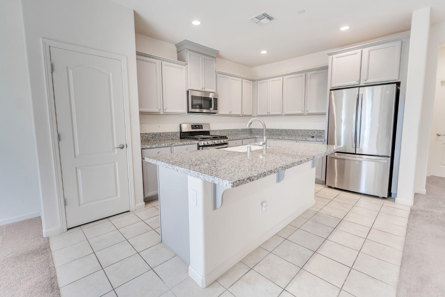 Detail Gallery Image 15 of 66 For 737 Betten St, Los Banos,  CA 93635 - 2 Beds | 2 Baths
