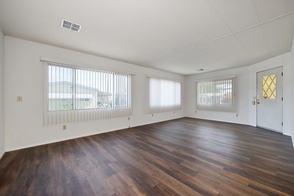 Detail Gallery Image 11 of 35 For 163 Rimma Way, Roseville,  CA 95661 - 2 Beds | 2 Baths