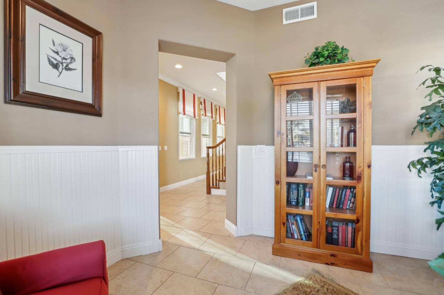Detail Gallery Image 8 of 58 For 9873 Winkle Cir, Elk Grove,  CA 95757 - 4 Beds | 3/1 Baths