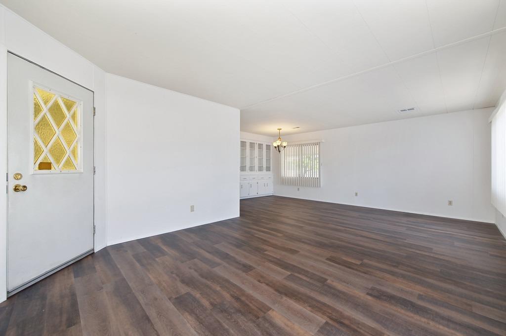 Detail Gallery Image 9 of 35 For 163 Rimma Way, Roseville,  CA 95661 - 2 Beds | 2 Baths
