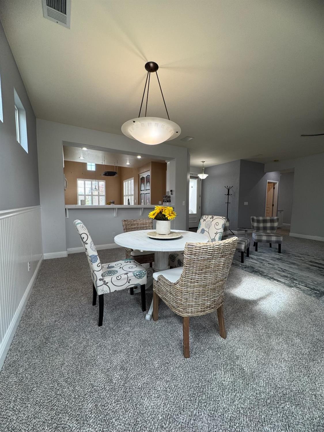 Detail Gallery Image 7 of 36 For 2402 Jessica Cir, Escalon,  CA 95320 - 3 Beds | 2 Baths