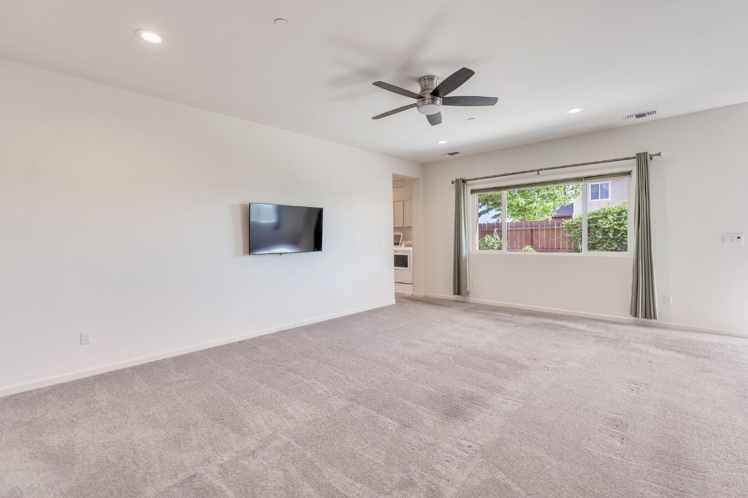 Detail Gallery Image 11 of 66 For 737 Betten St, Los Banos,  CA 93635 - 2 Beds | 2 Baths