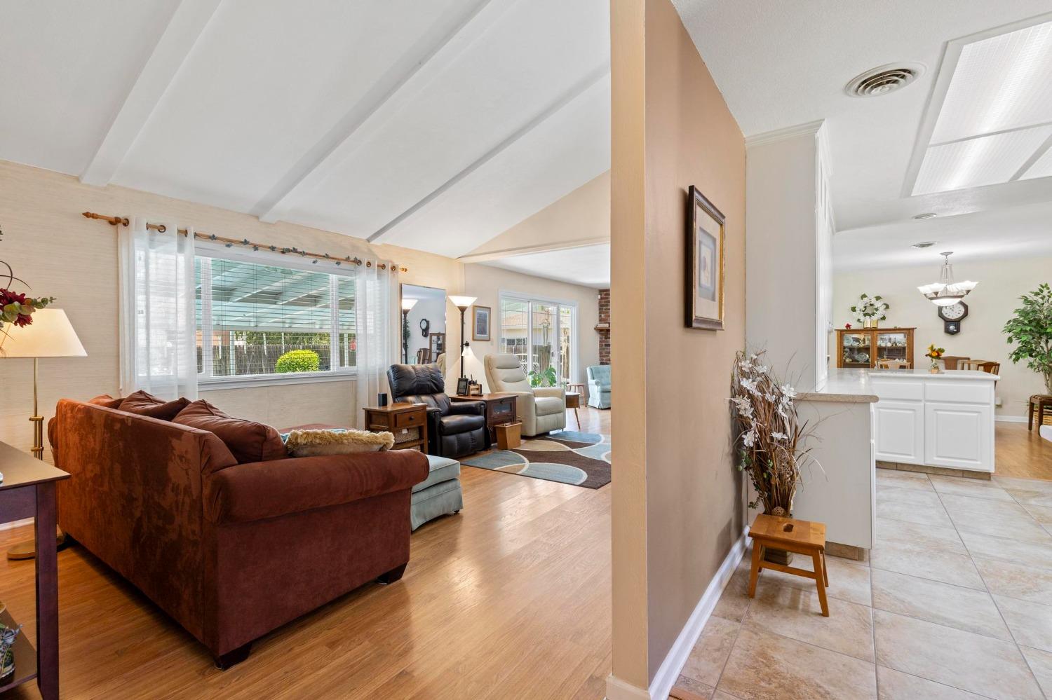 Detail Gallery Image 8 of 75 For 4361 Dresser Rd, Yuba City,  CA 95993 - 4 Beds | 3 Baths