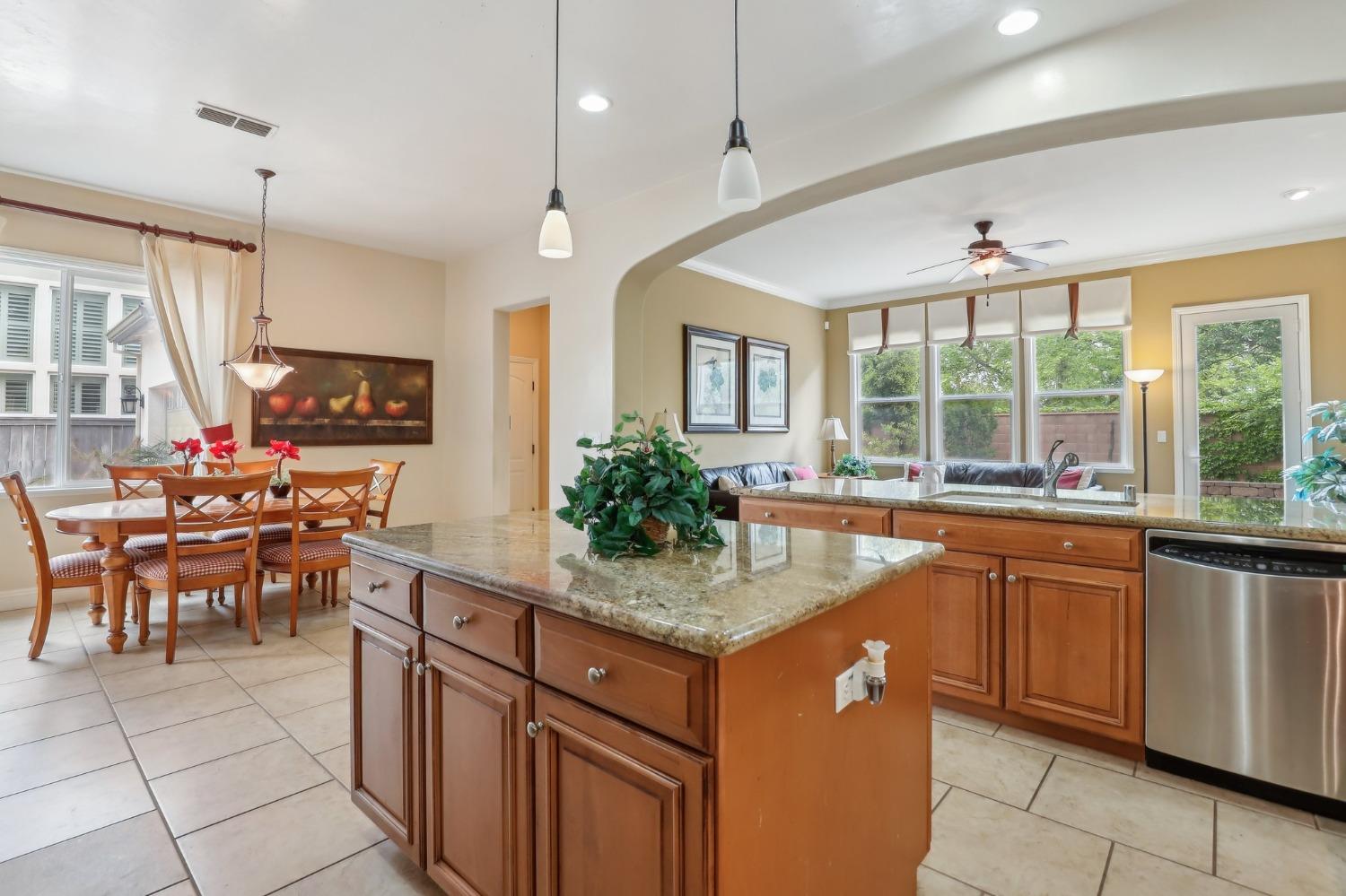 Detail Gallery Image 20 of 58 For 9873 Winkle Cir, Elk Grove,  CA 95757 - 4 Beds | 3/1 Baths