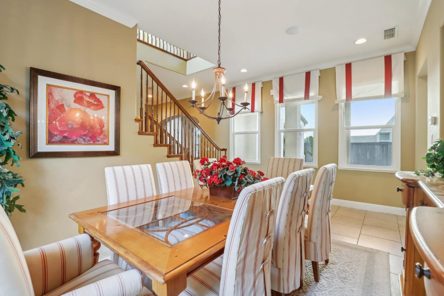 Detail Gallery Image 10 of 58 For 9873 Winkle Cir, Elk Grove,  CA 95757 - 4 Beds | 3/1 Baths