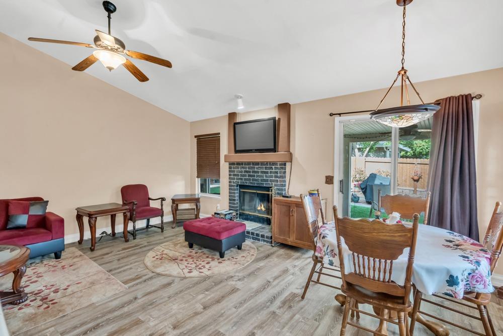 Detail Gallery Image 15 of 40 For 8254 Arroyo Vista Dr, Sacramento,  CA 95823 - 3 Beds | 2 Baths