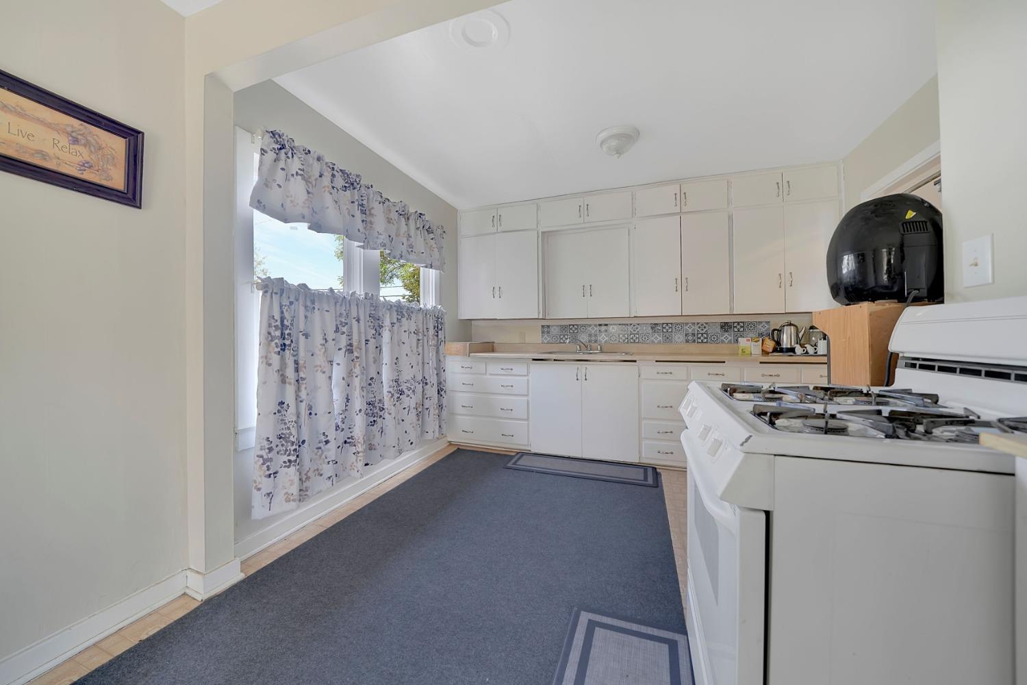 Detail Gallery Image 25 of 72 For 217 S Buena Vista St, Ione,  CA 95640 - 5 Beds | 2 Baths