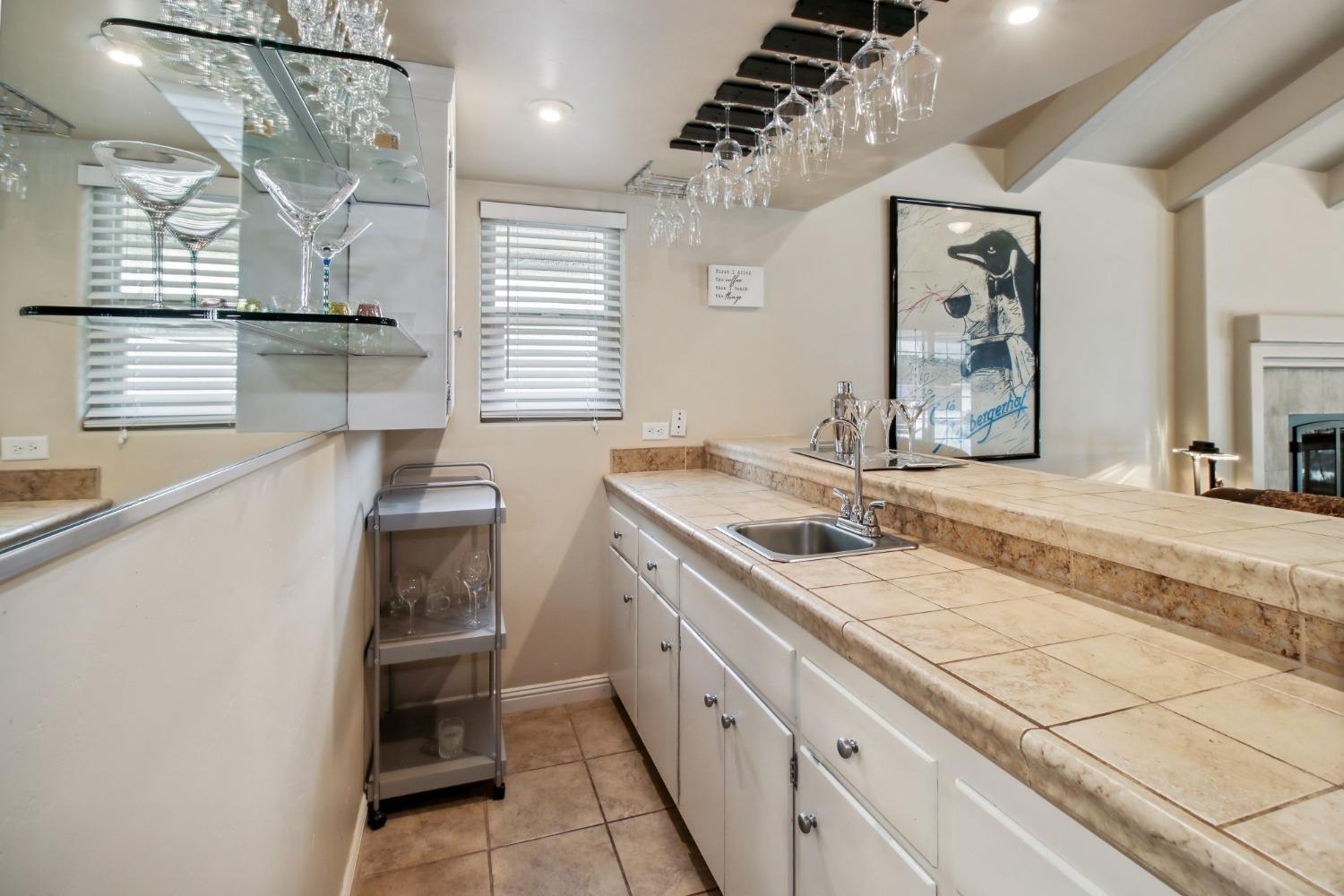 Detail Gallery Image 28 of 56 For 3841 American River Dr, Sacramento,  CA 95864 - 4 Beds | 3 Baths