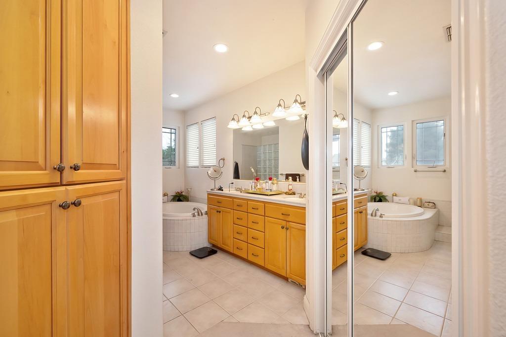 Lawnview Way, Elk Grove, California image 34