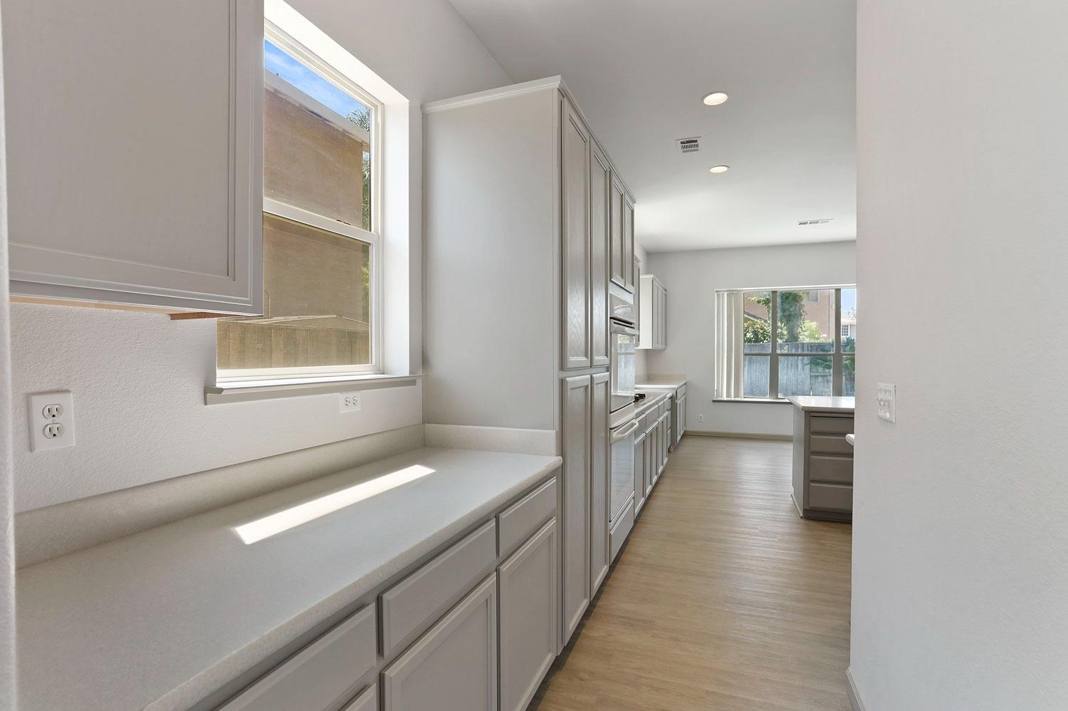 Detail Gallery Image 11 of 64 For 619 Pecan Dr, Ripon,  CA 95366 - 5 Beds | 4 Baths