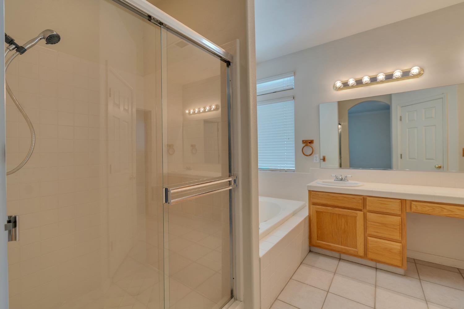Detail Gallery Image 4 of 62 For 722 Ruddy Ct, Los Banos,  CA 93635 - 3 Beds | 2 Baths
