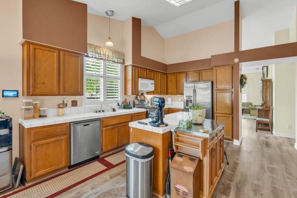 Detail Gallery Image 9 of 40 For 8254 Arroyo Vista Dr, Sacramento,  CA 95823 - 3 Beds | 2 Baths